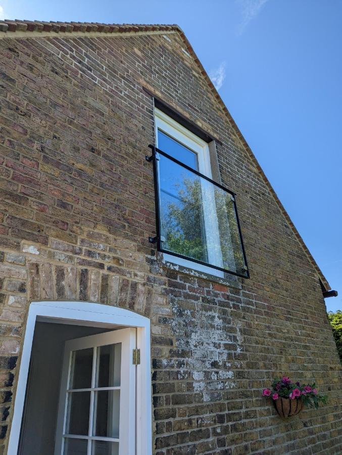 Myrtle Stables - Converted, Self-Contained, Countryside Hernhill Exterior photo